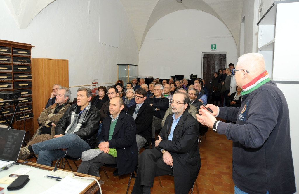 Araldo presentazione libro rosso corsa011